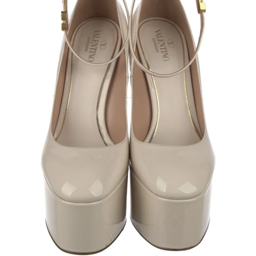 Valentino Garavani Cream Platform Pumps - Picture 3 of 5